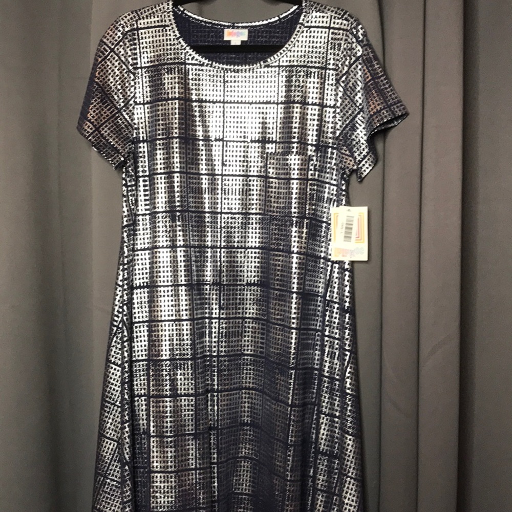 Large elegant LuLaRoe Carly